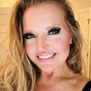 Emily Lindner - Ellebee Salon